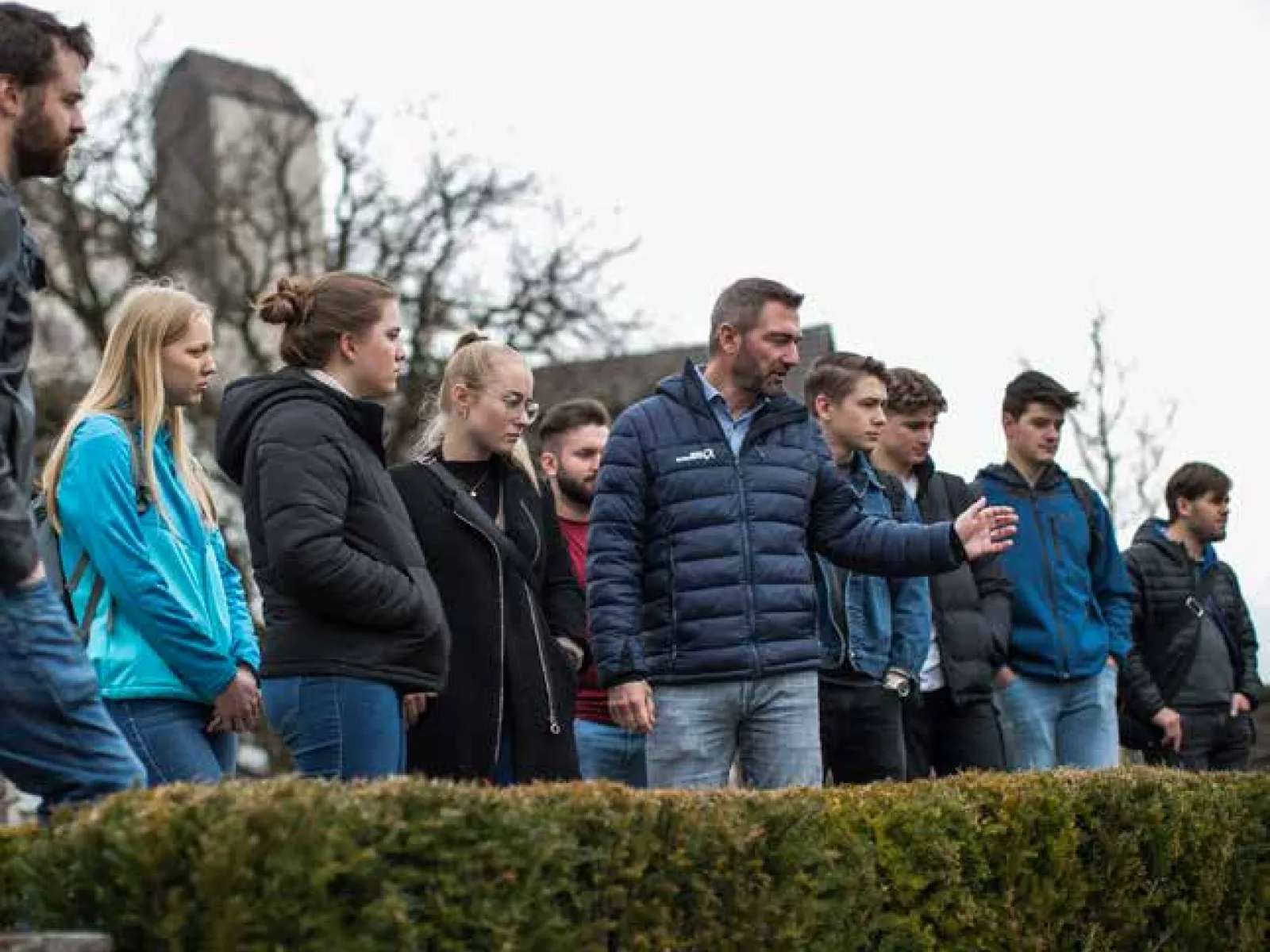 Studierende bei einer Standortbegehung