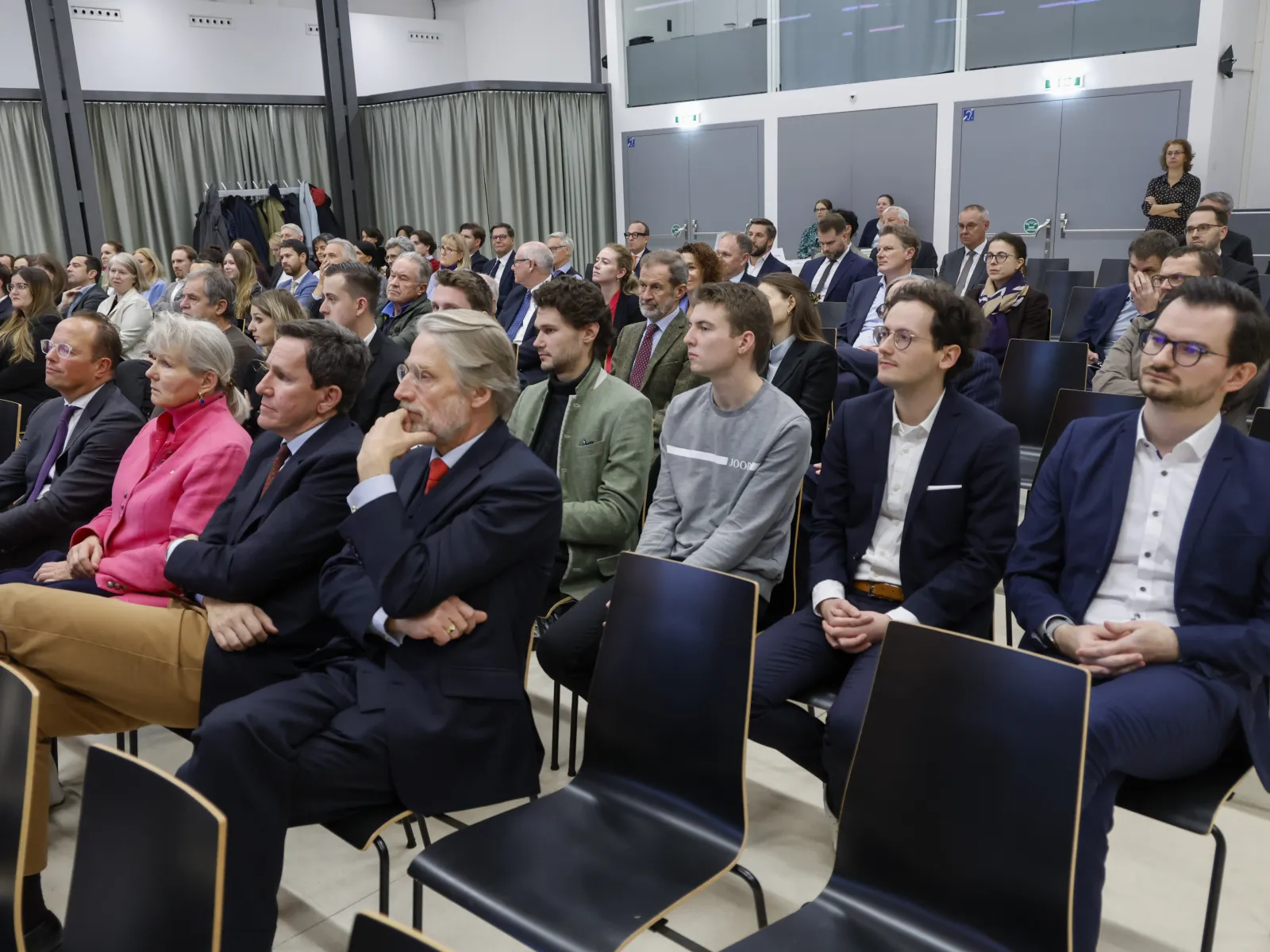 Publikum an der Buchpräsentation