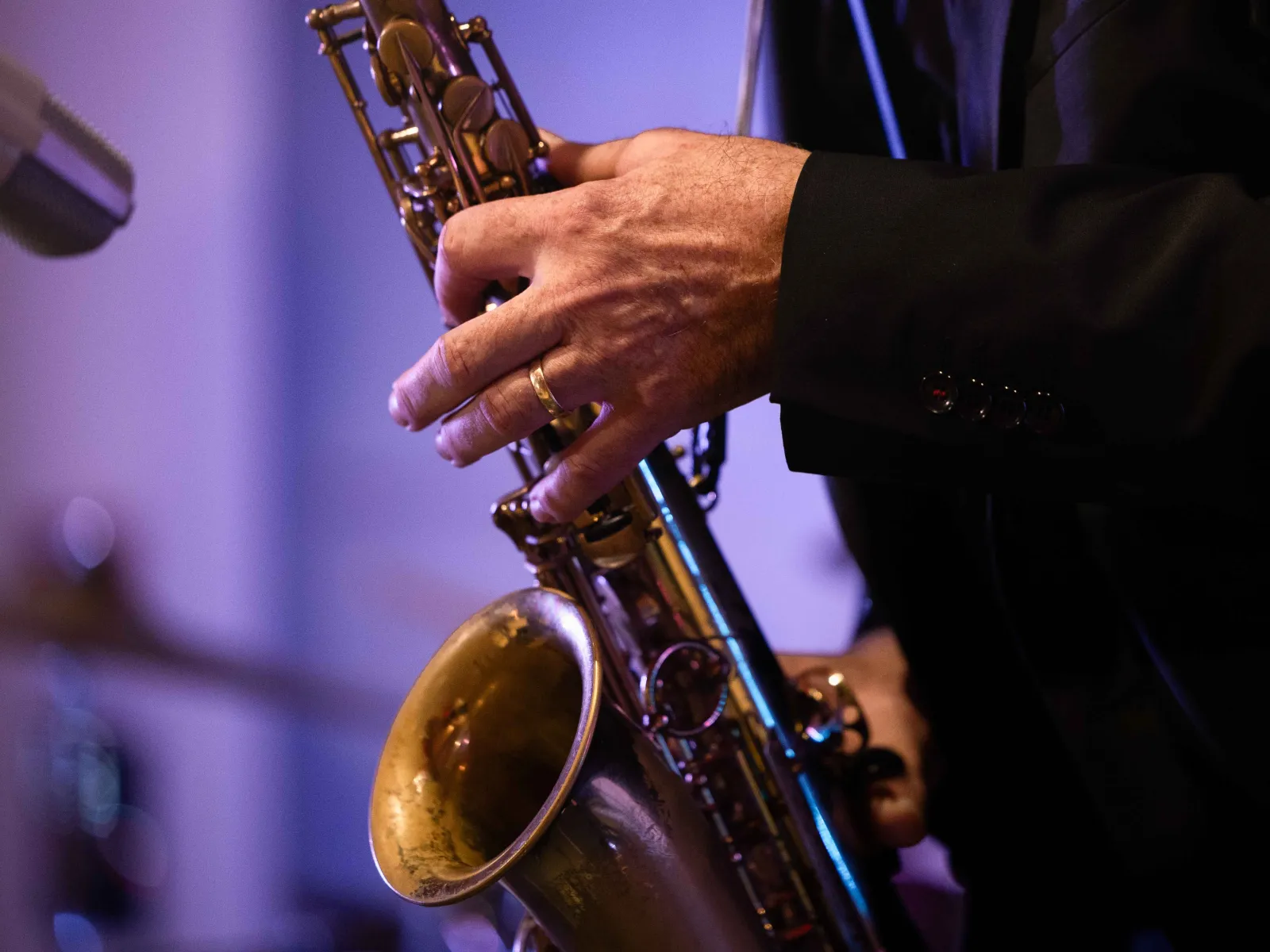 Saxofonspieler-Live-Musik-Veranstaltung-Universität-Liechtenstein