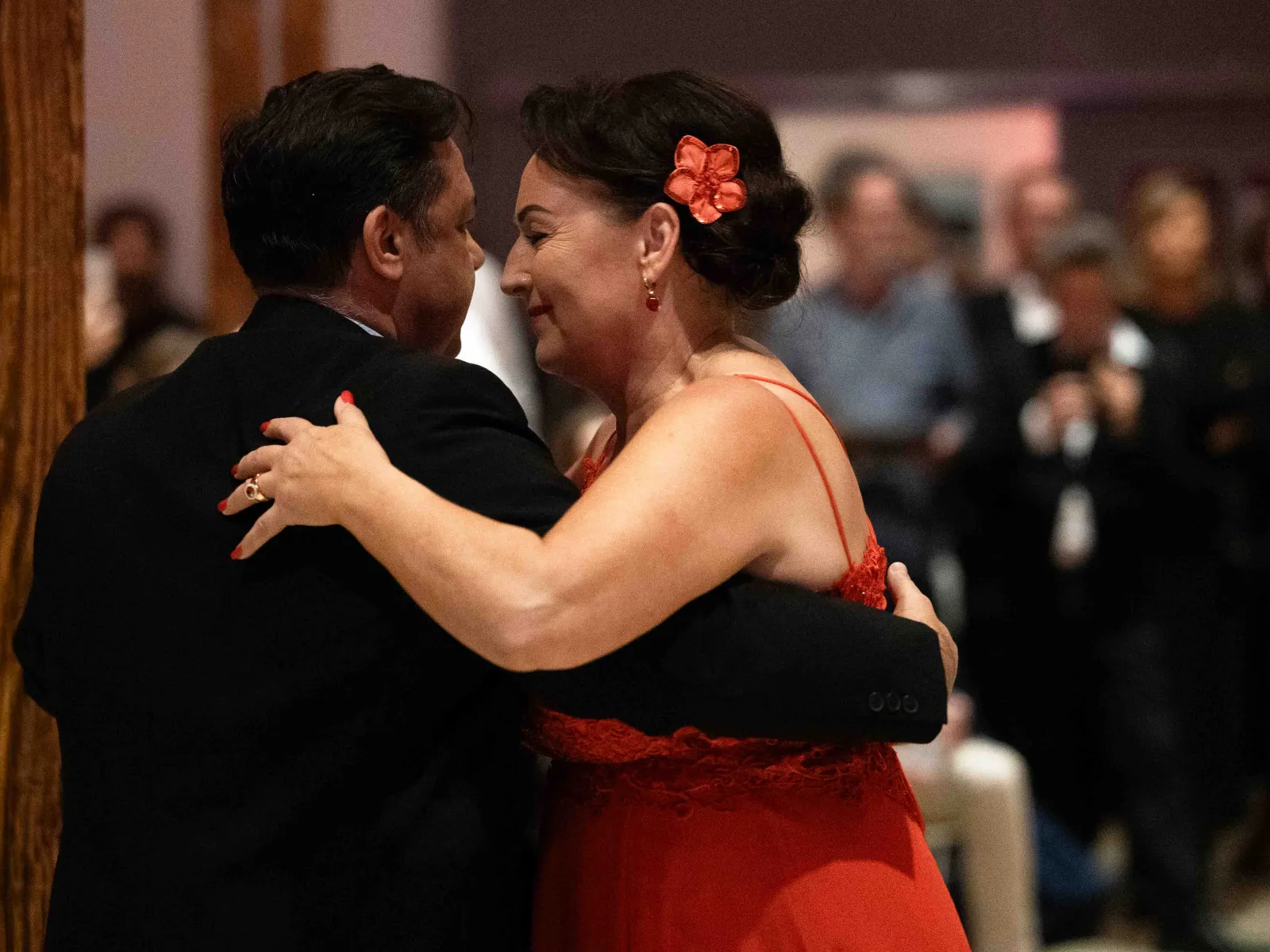 Tanzpaar-rotes-Kleid-Blume-Uniball-Liechtenstein