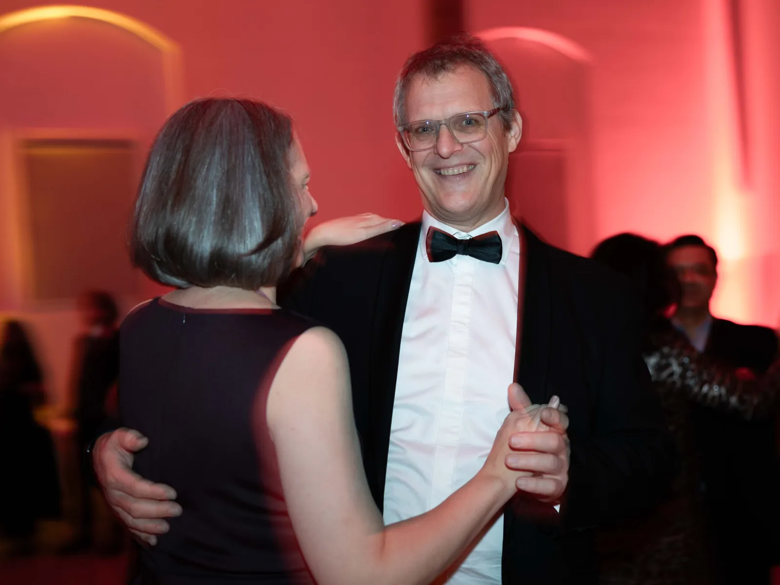 Tanzpaar-glitzerkleid-Uniball-Liechtenstein