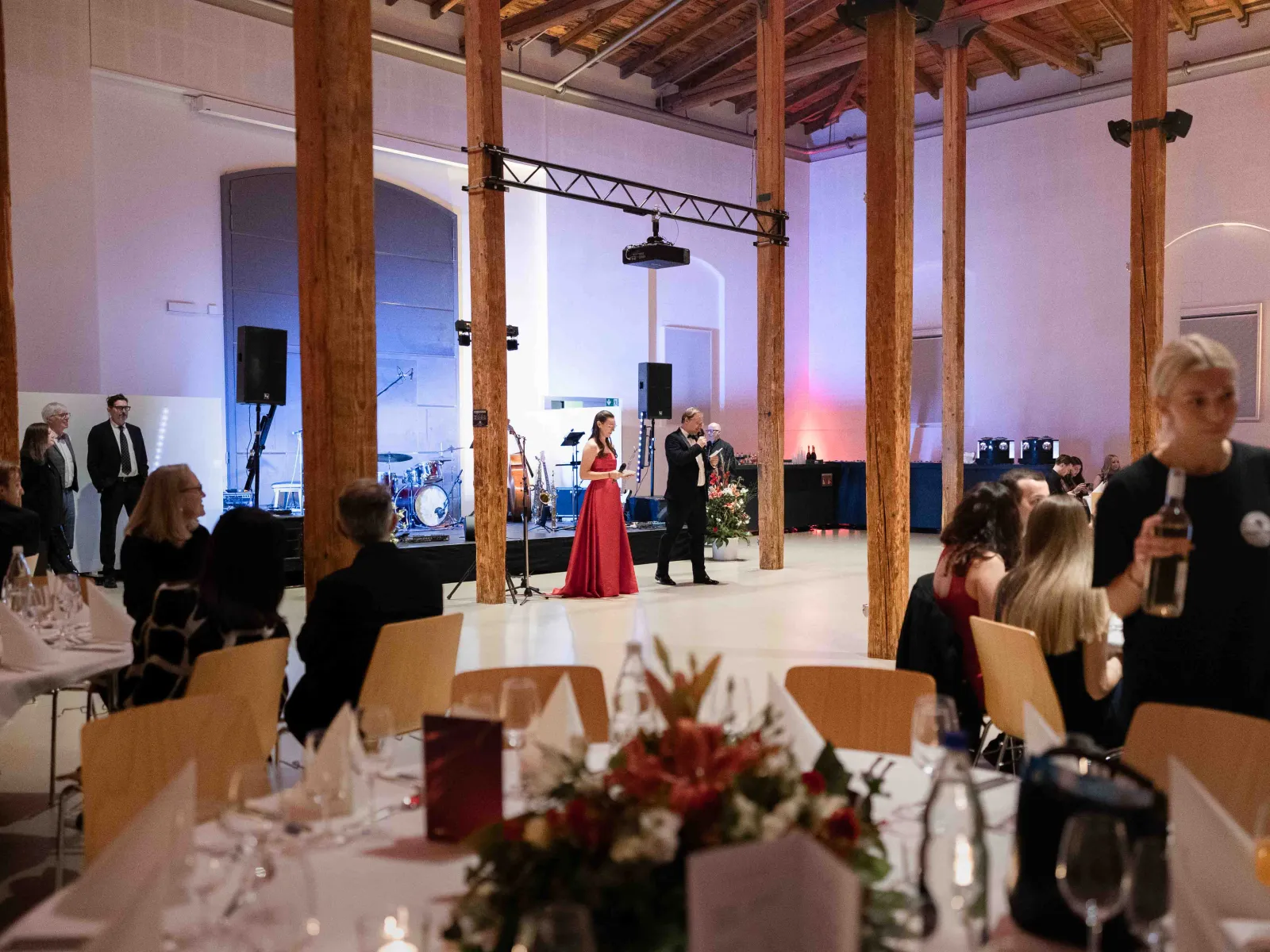 Bühnenmoderation-Ball-Veranstaltung-Universität-Liechtenstein