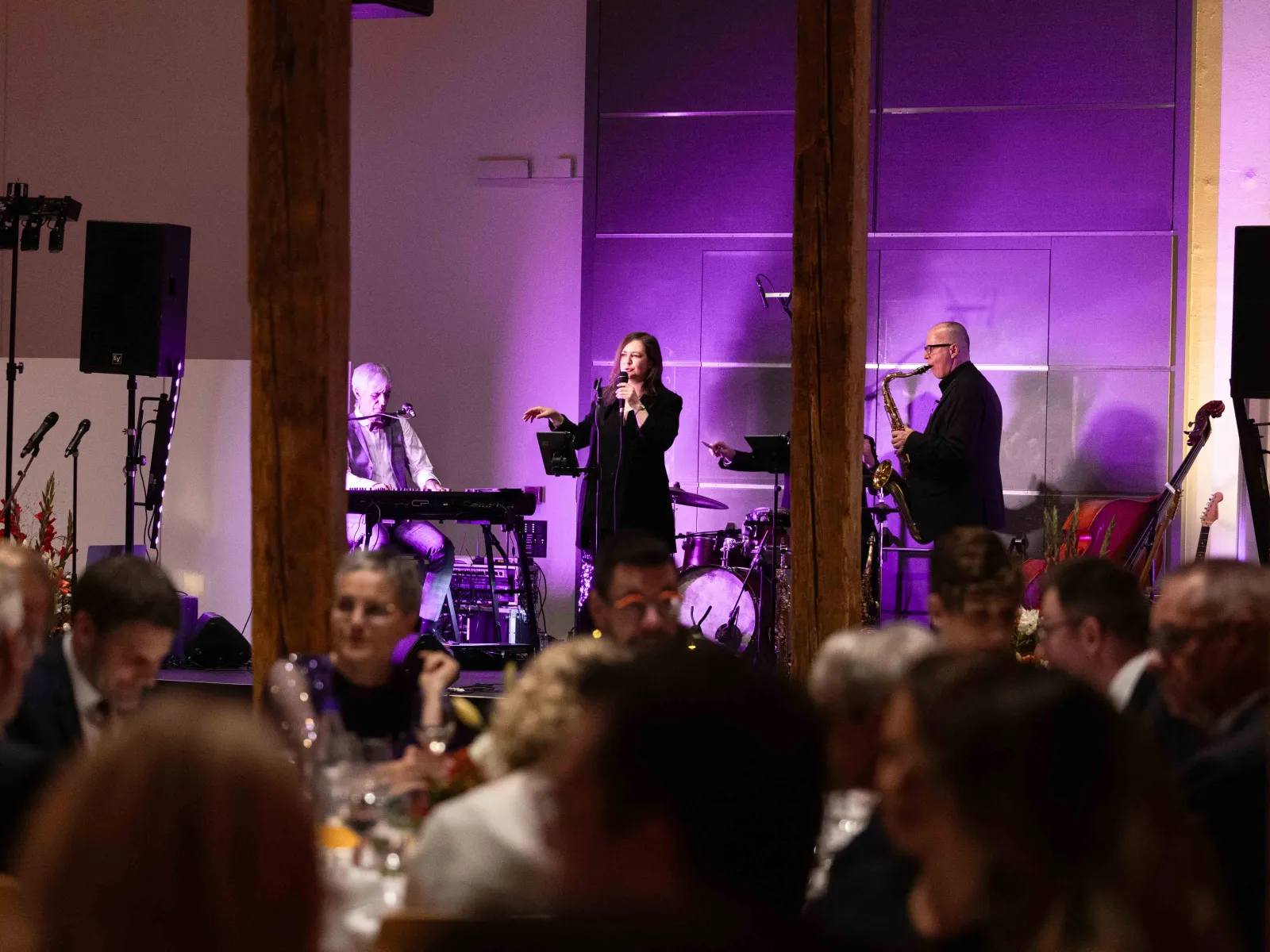 Liveband-Bühne-Gäste-Uniball-Uni-Liechtenstein