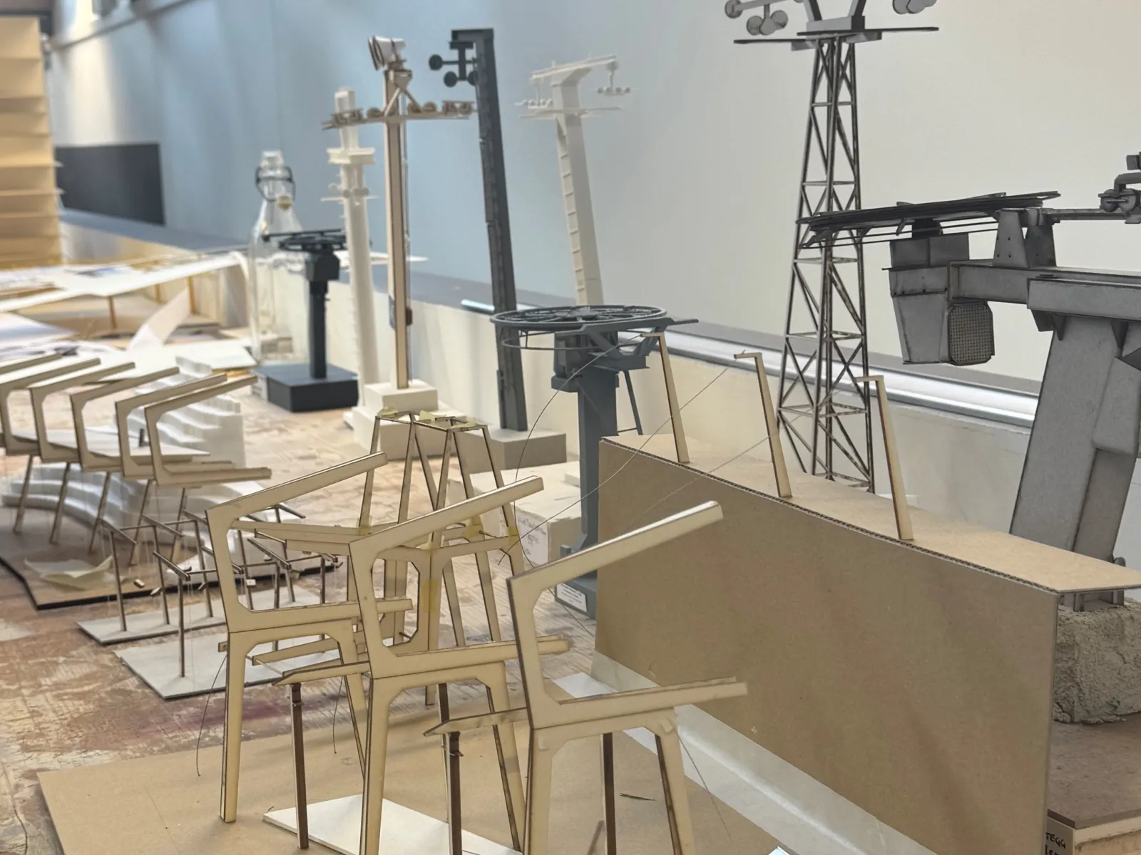 Verschiedene Modelle von Skiliften