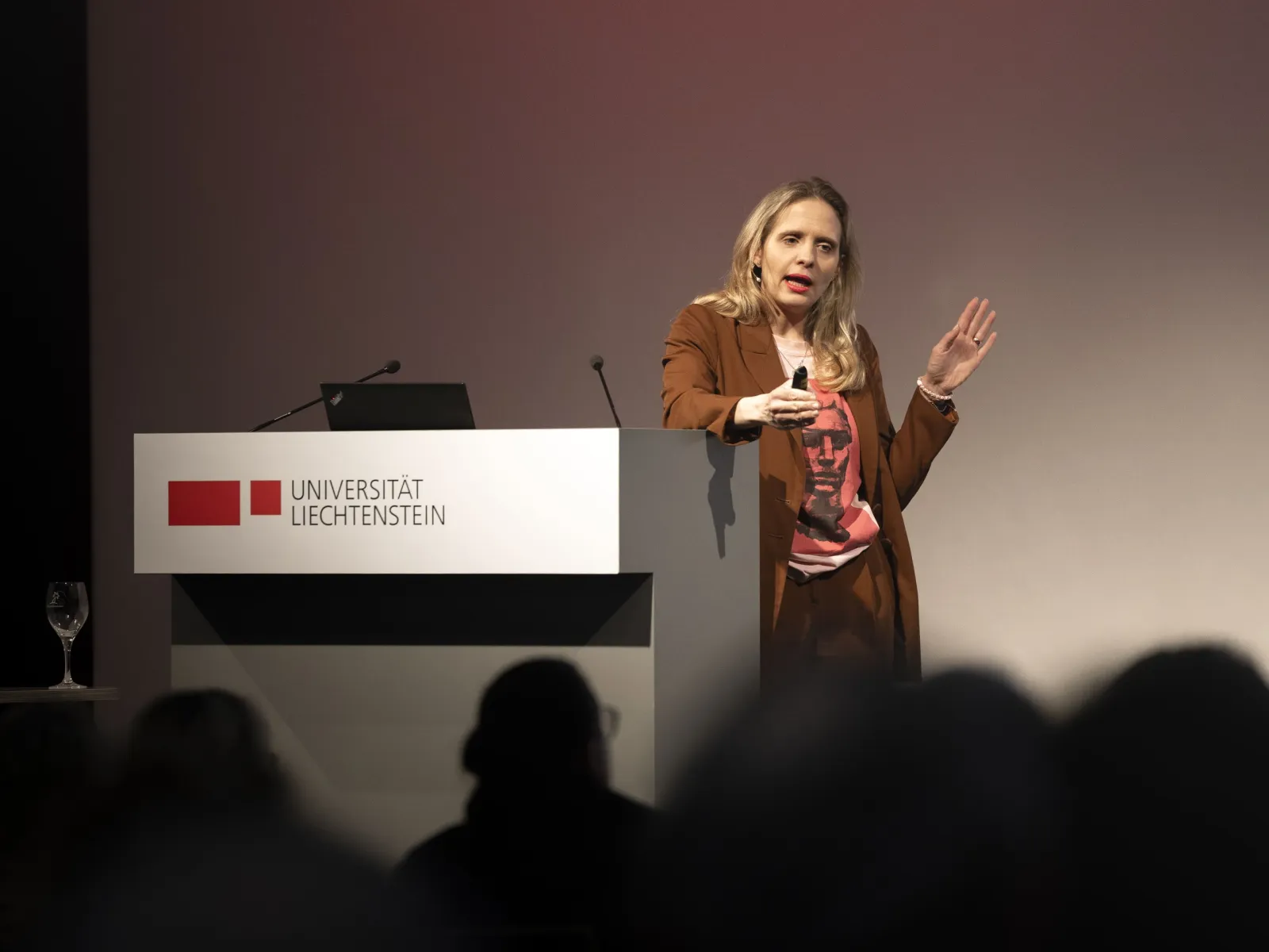 News_Campus-Gespraech_Luzia-Tschirky_Universitaet-Liechtenstein