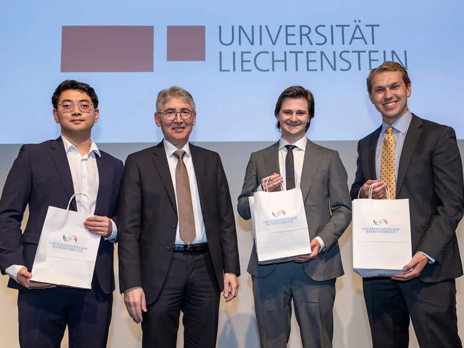 News_Diplomfeier_260327_Universitaet-Liechtenstein
