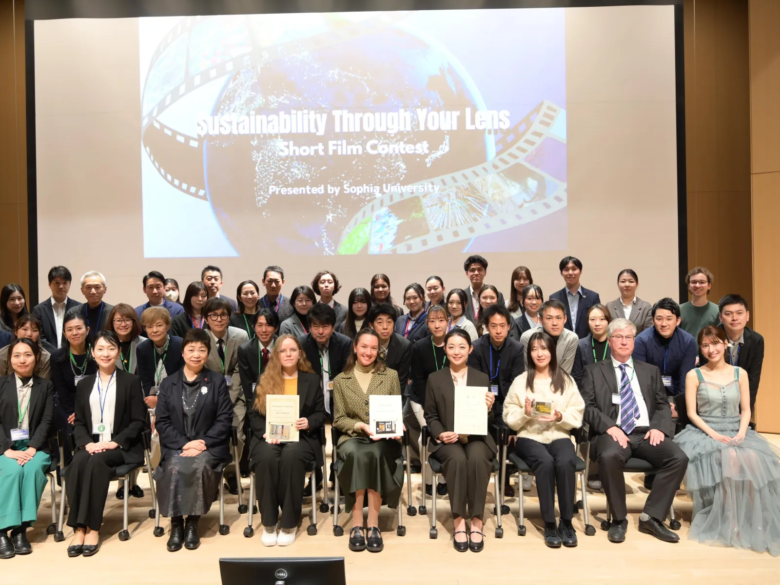 Eine Gruppe von Preisträger:innen