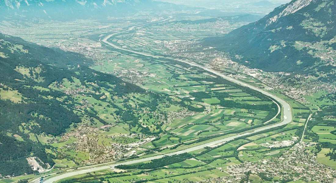 universitaet-liechtenstein_studium_Architektur-Alpenrheintal-mit-Siedlungsstruktur-aus-Vogelperspektive-Staedtebau-Raumentwicklung-Liechtenstein_School_of_Architecture