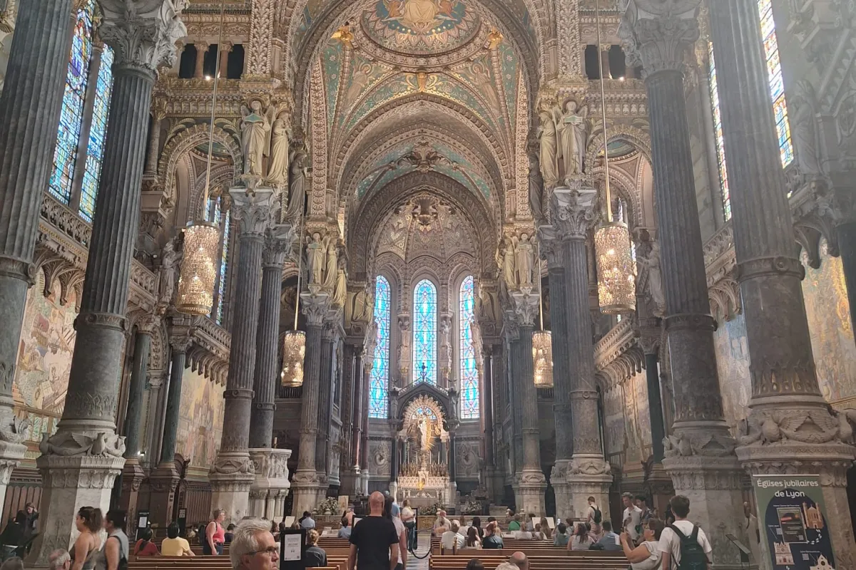 Notre-Dame de Fourvière in Lyon von innen