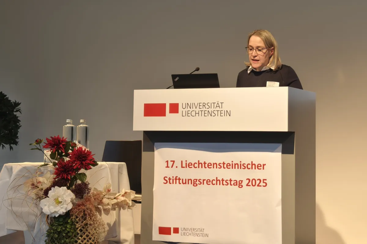 Prof Butterstein am Rednerpult