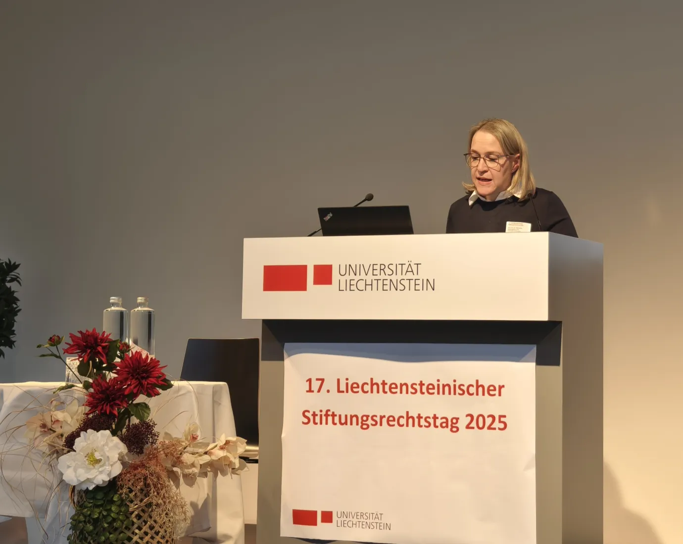 Prof Butterstein am Rednerpult