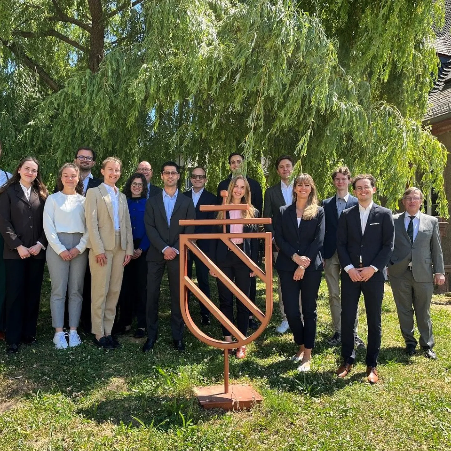 Jeffrey Lee Brüstle, wissenschaftlicher Mitarbeiter an der Universität Liechtenstein, präsentiert seine Forschung zum gemeinnützigen Trust in Liechtenstein auf dem Doktorandenseminar des Deutschen Stiftungsrechtstags 2025.