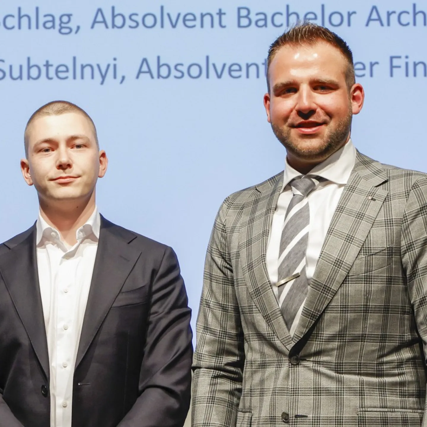 Christian Schlag und Mykola Subtelnyi stehen nebeneinander.