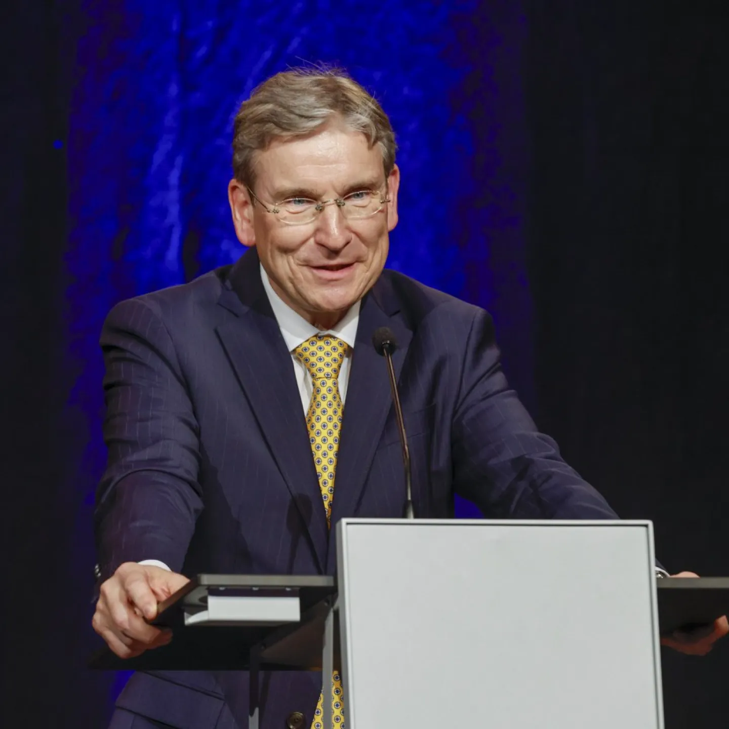 Prof. Dr. Martin Wenz hält eine Rede.