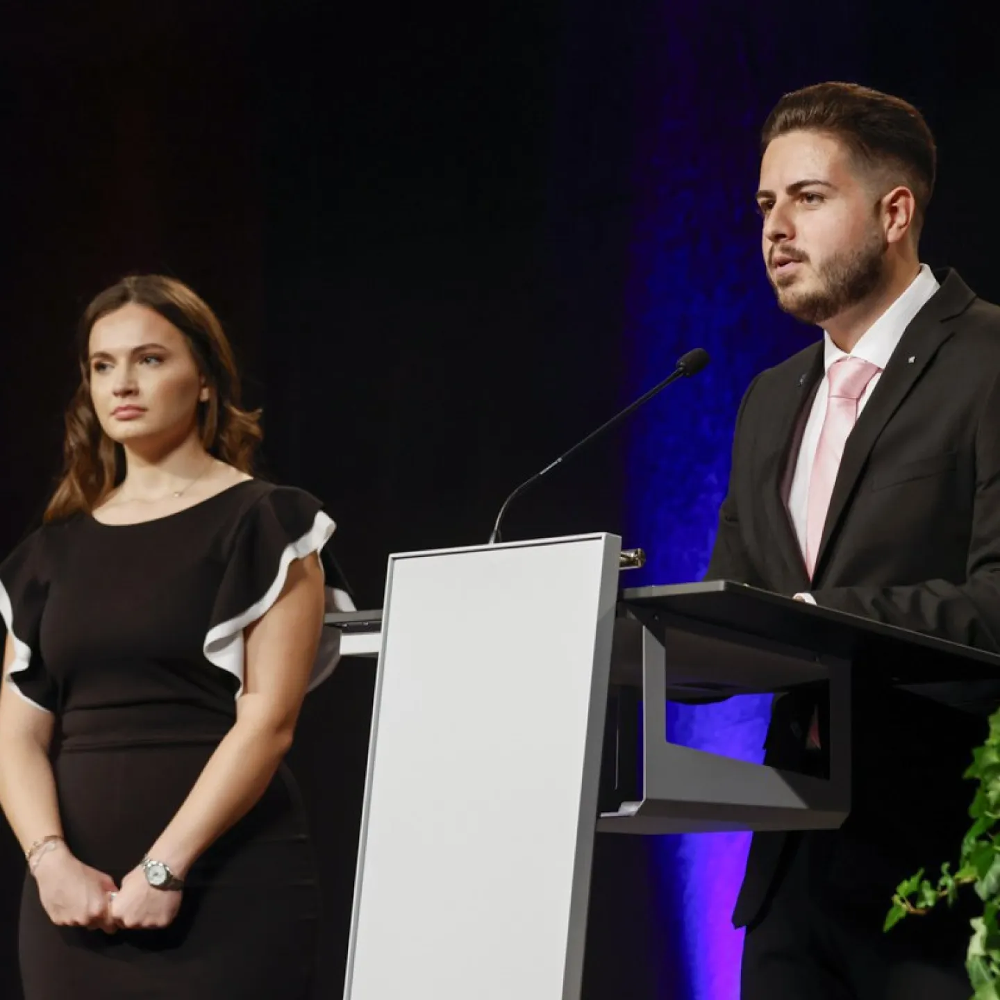 Auf dem Bild sind Benjamin Kuchelmair und Hana Gashi sowie Asli Yavuz.