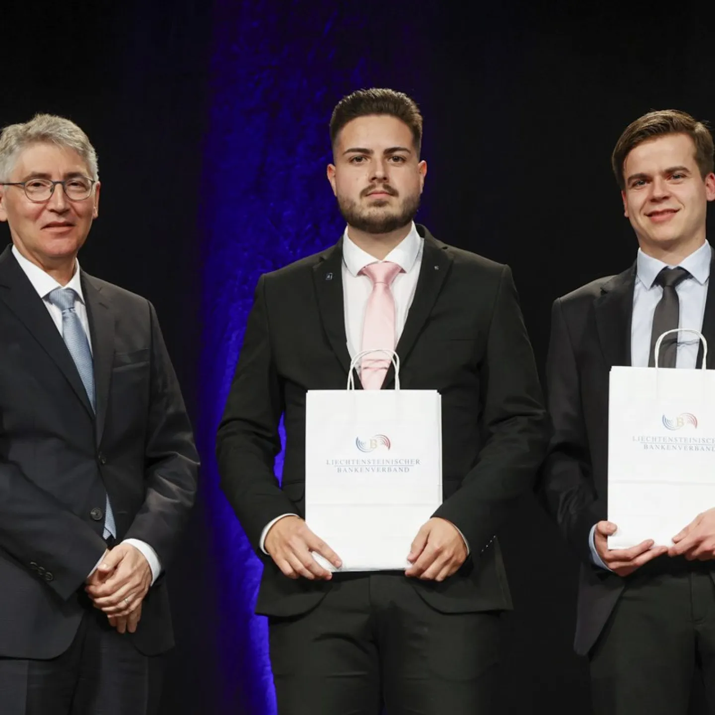 Auf dem Bild sind Dr. Hans Werner Gassner, Benjamin Kuchelmair und Dominik Sidler.