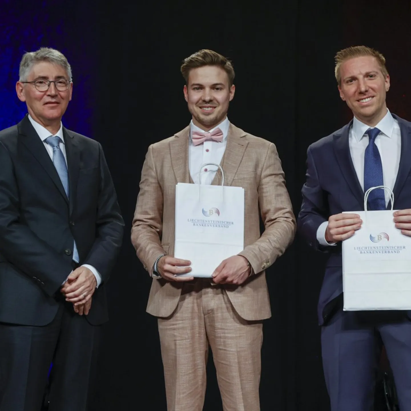 Auf dem Bild sind Dr. Hans Werner Gassner, Julian Hanser und Oliver Nägele.