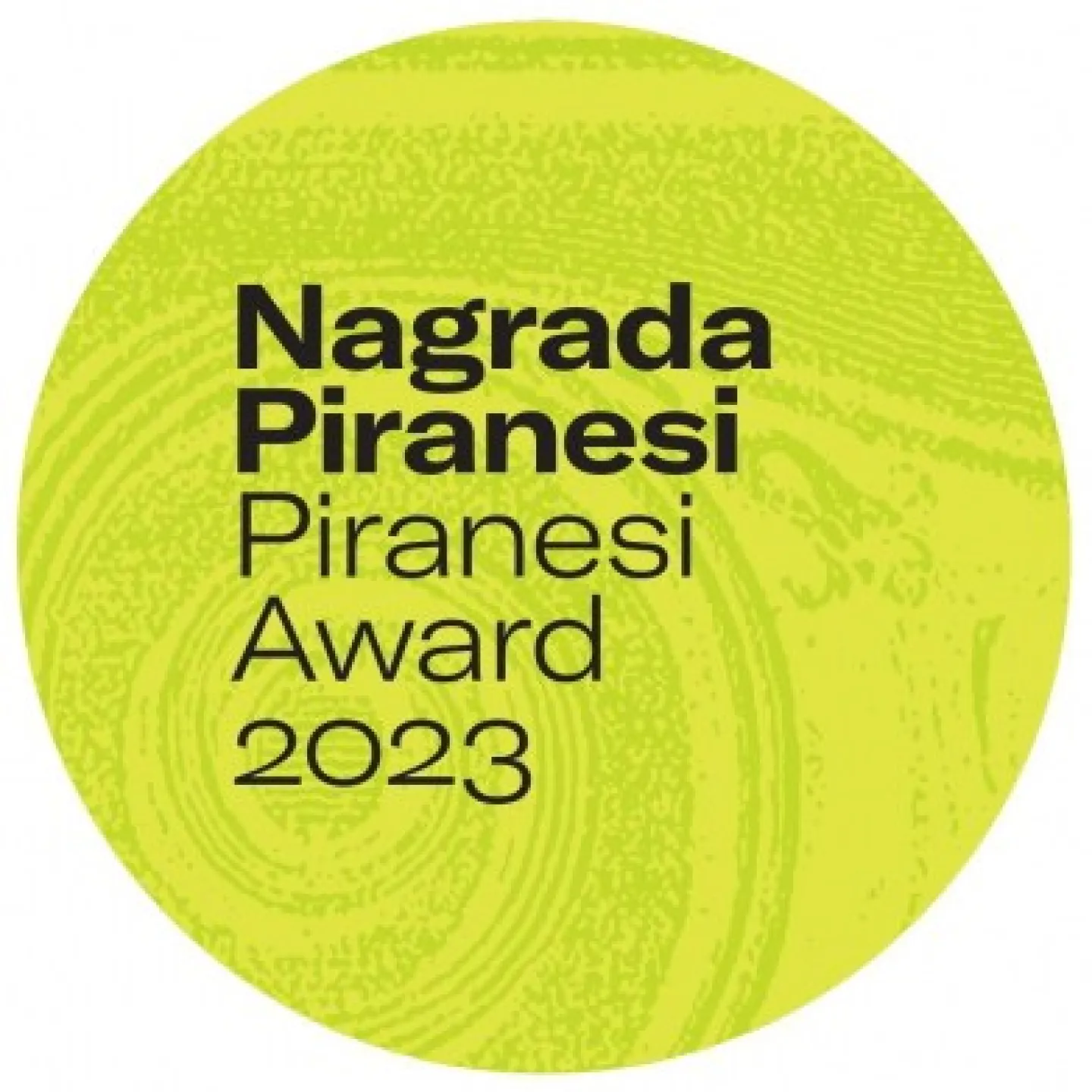 Logo des Piranesi Award 2023, gelber Kreis mit schwarzem Text "Nagrada Piranesi Piranesi Award 2023", Hintergrund mit feinem Linienmuster.