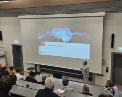 Prof Stöckl im Hörsaal der After-work Lecture