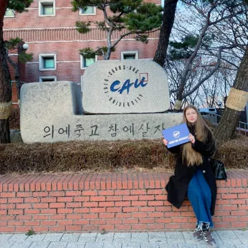 Studierende Uni Liechtenstein am Campus der CAU in Seoul Südkorea