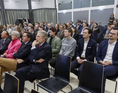 Publikum an der Buchpräsentation