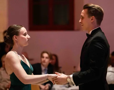 Tanzpaar-rotes-Kleid-Uniball-Liechtenstein