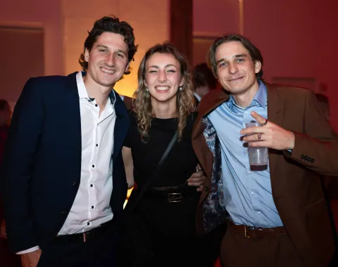 Drei-Gaeste-posieren-Uniball-Liechtenstein