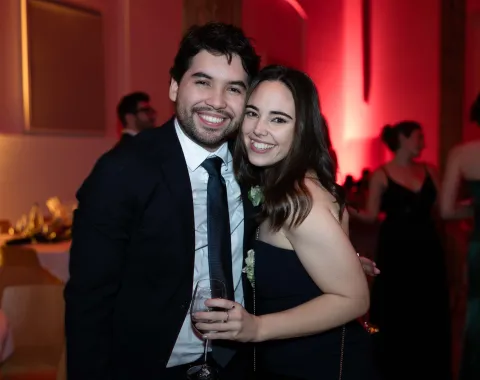 Lachendes-Paar-Portrait-Uniball-Liechtenstein