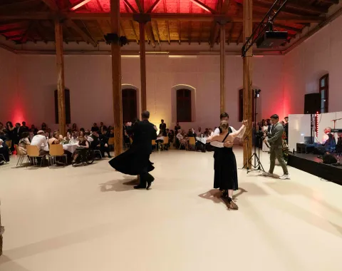 Paare-tanzen-vor-Publikum-Uniball-Liechtenstein