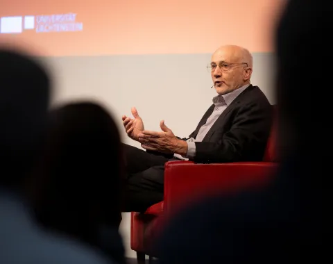 News_Campus-Gespraeche_Harald-Wehnes_Universitaet-Liechtenstein