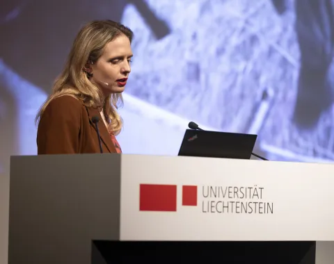 News_Campus-Gespraech_Luzia-Tschirky_Universitaet-Liechtenstein