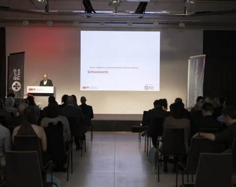 News_Diplomfeier_Blockchain-FinTech_Universitaet-Liechtenstein