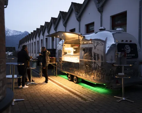 News_Diplomfeier_Blockchain-FinTech_Universitaet-Liechtenstein