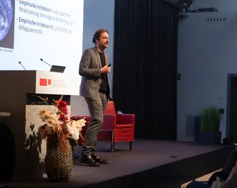 News_Campus-Gespraeche_Nils-Kumkar_Universitaet-Liechtenstein