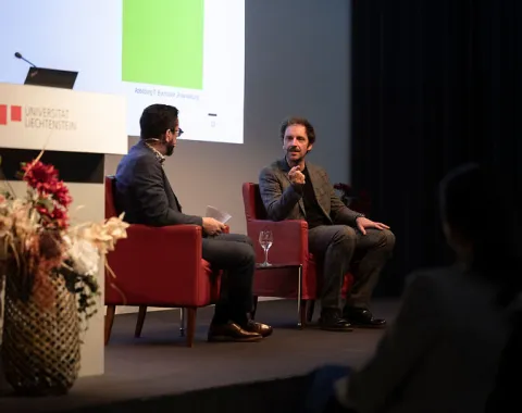 News_Campus-Gespraeche_Nils-Kumkar_Universitaet-Liechtenstein