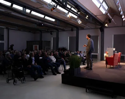 News_Campus-Gespraeche_Nils-Kumkar_Universitaet-Liechtenstein