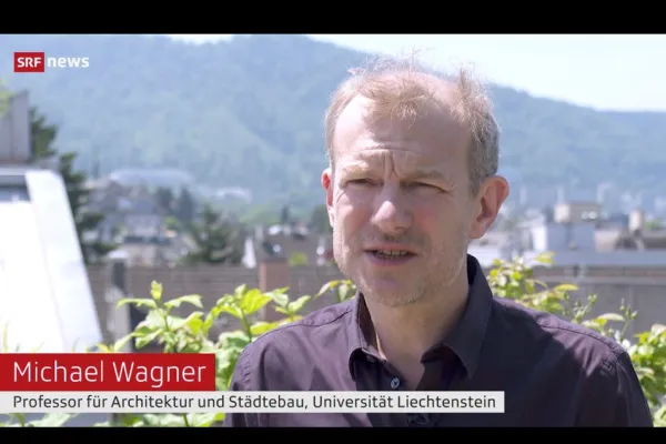 Professor Michael Wagner von der Universität Liechtenstein, der in der SRF-Sendung 10vor10 ein Statement zur Hitzeminderung im urbanen Raum und klimaangepasster Stadtentwicklung gibt.