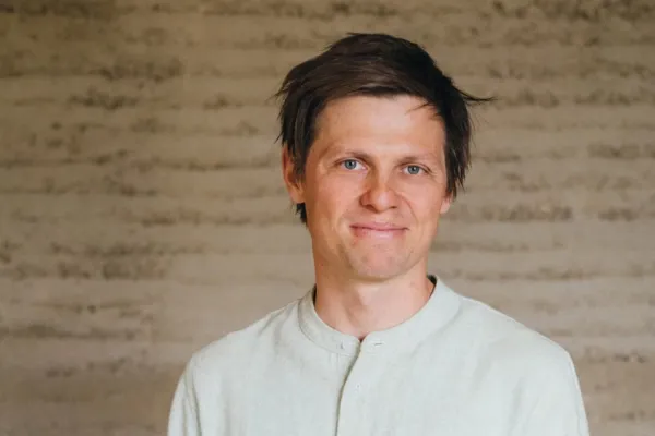 Auf dem Bild ist Martin Mackowitz, Hochschuldozent an der Liechtenstein School of Architecture zu sehen.