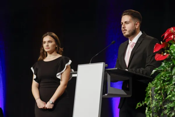 Auf dem Bild sind Benjamin Kuchelmair und Hana Gashi sowie Asli Yavuz.