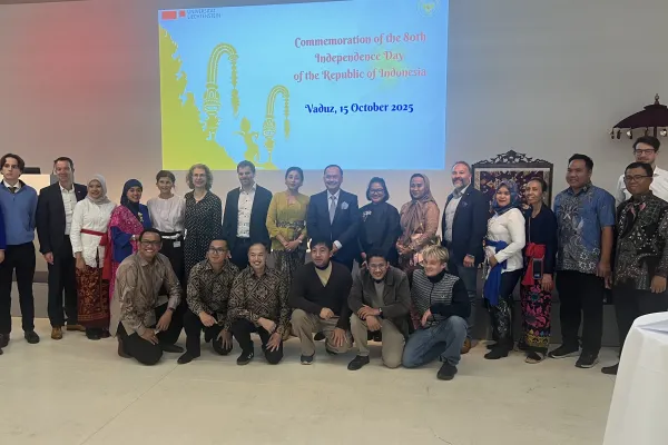 Group photo of the meeting participants